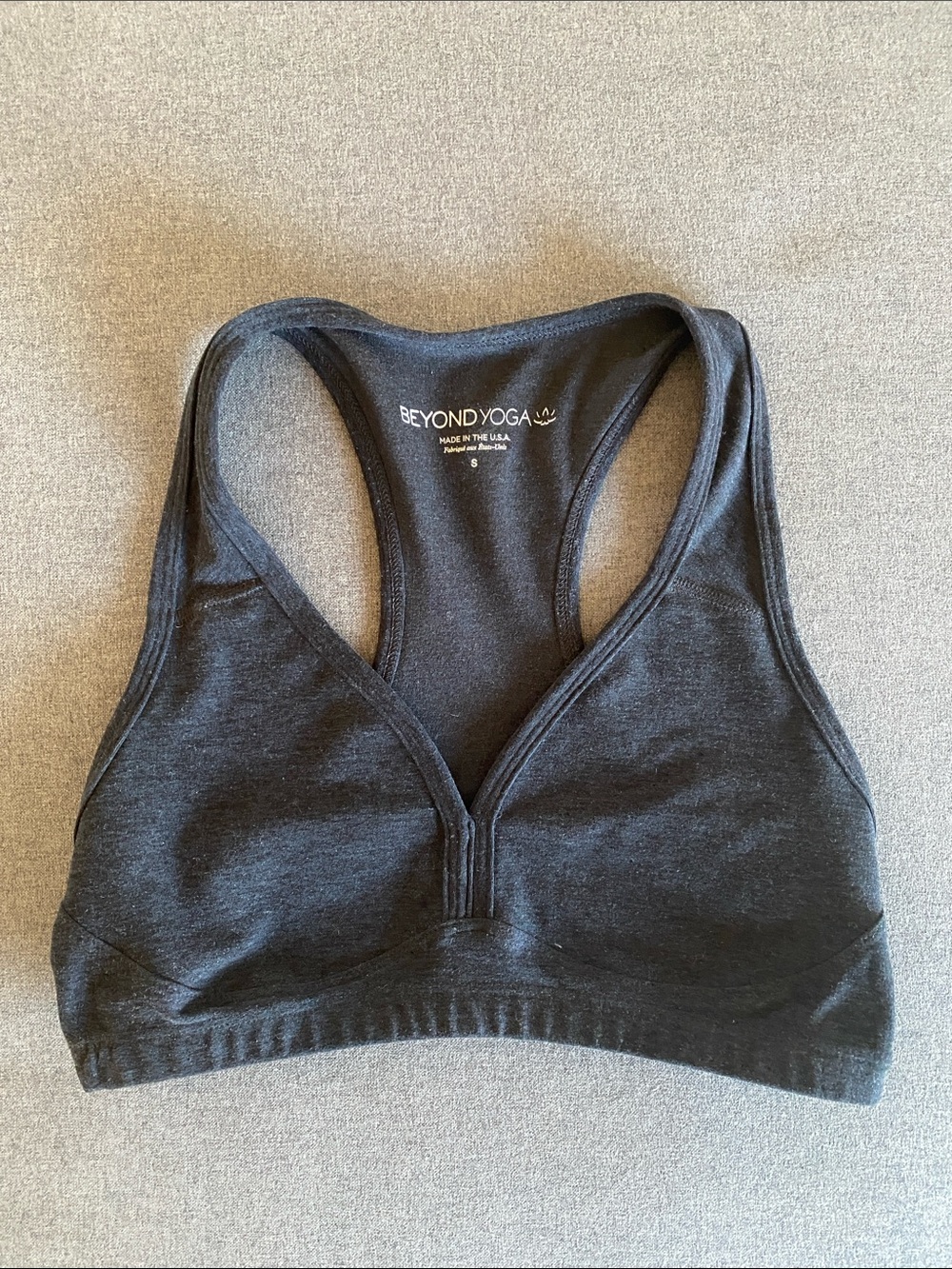 Beyond Yoga Charcoal V‑Neck Racerback Sports Bra